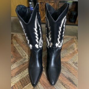 Billini Norva boots black/ bone women’s black size 7. Preowned